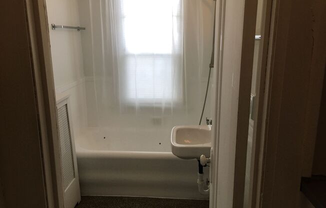 Studio, 1 bath, 369 sqft, $999, Unit 6B