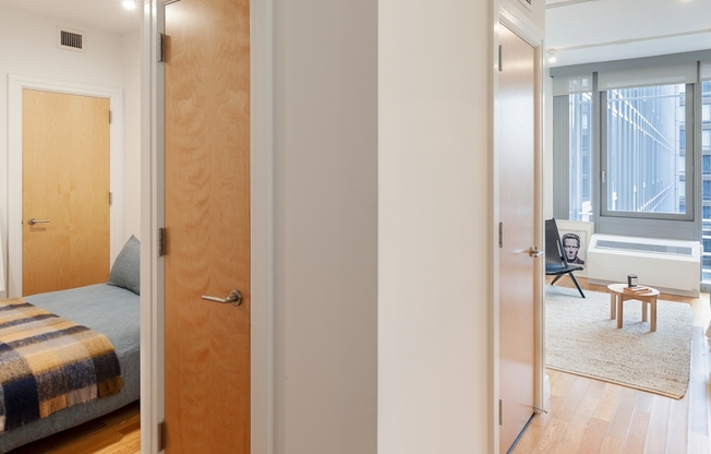 553 W 53 ST