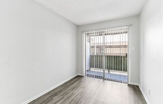 2 beds, 1 bath, 750 sqft, $1,698, Unit 113