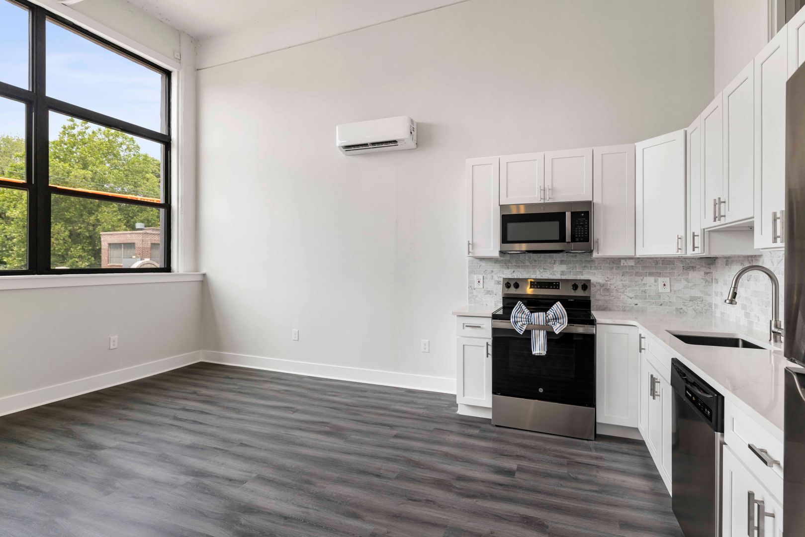 4717 Stenton