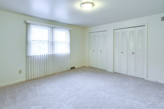 Sundridge Apartments - Two-bedroom, Two-Bath Units - Two-bedroom, One and a half-Bath Units – Amherst, NY – Sweet Home School District – Air Conditioning – Carpeting – Master – Master Bath – Closets