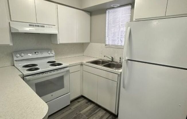 2 beds, 1 bath, 864 sqft, $1,195, Unit Unit 13