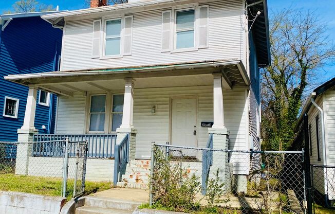Charming 3bdrm/1.5bth Home Conveniently Located in Richmond's Southside!!