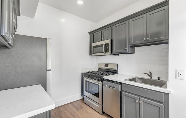 Studio, 1 bath, 375 sqft, $1,650, Unit 114