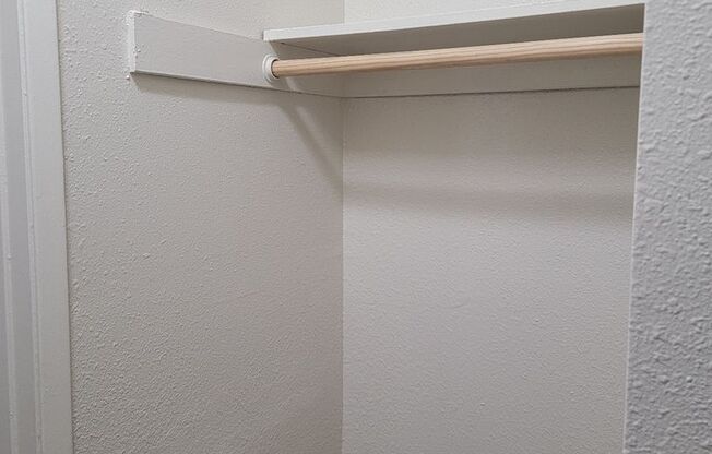 Studio, 1 bath, 450 sqft, $1,110, Unit 176