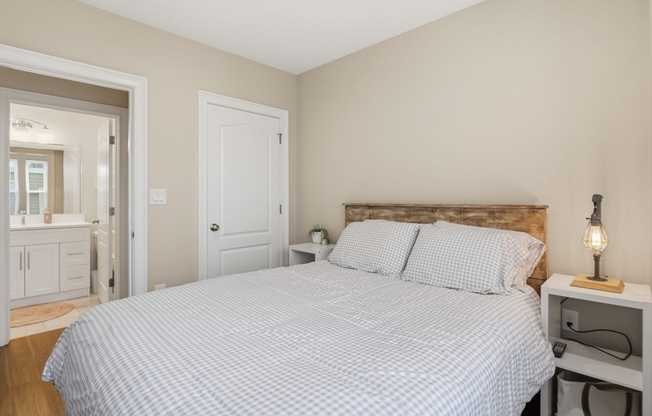 2 beds, 2 baths, 1,305 sqft, $4,800, Unit 3