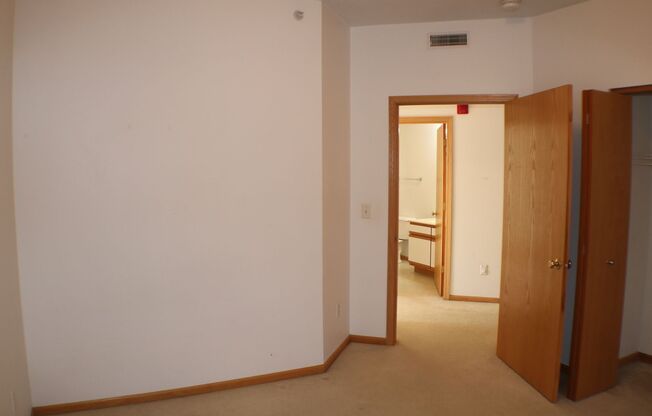 2 beds, 1 bath, $1,195, Unit # 08