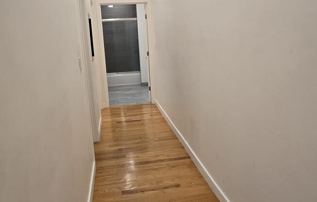 2 beds, 1 bath, $2,100, Unit 201