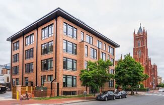 One Bedroom Condo in the Heart of the City + Rooftop Deck