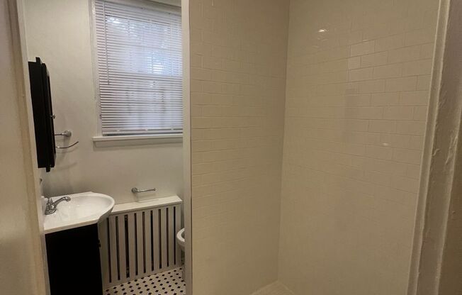 2 beds, 1 bath, 850 sqft, $1,299, Unit WS703A