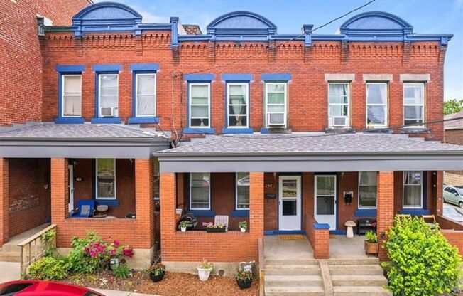 3 Bed/1 Bath Home in Pittsburgh's Lawrenceville Neighborhood - Prime Location - Available 3/1!