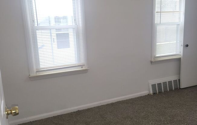 3 beds, 1 bath, $1,250