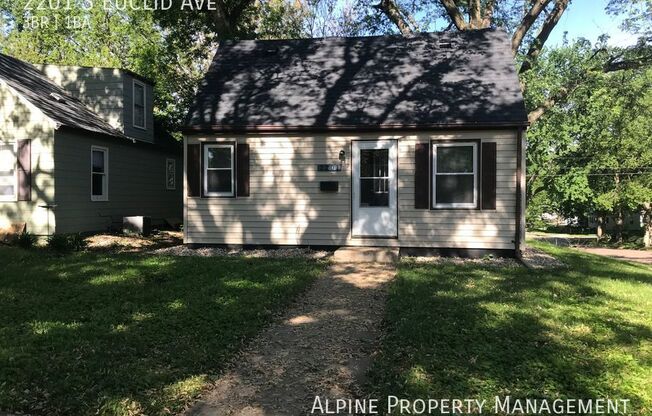 3 beds, 1 bath, 1,716 sqft, $1,695