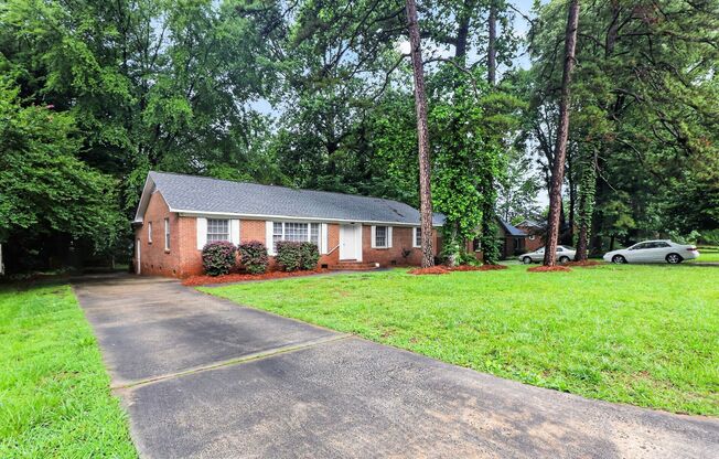 Charming 3 Bedroom Home in Matthews!