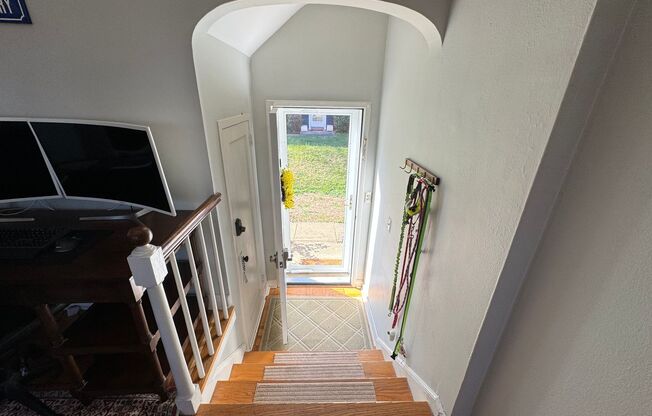 Charming 1 Bed 1 Bath End Unit Condo In Amenity-Filled Parkfairfax