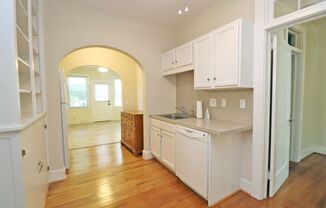 Charming 3 Bedroom, 2 Bathroom on Kilbourne - Available Mid-September!