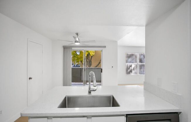 3 beds, 2 baths, $1,570, Unit # 2084