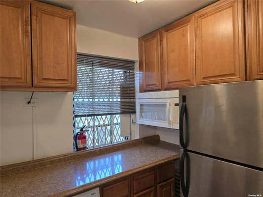 2 beds, 1 bath, $2,250, Unit 3D