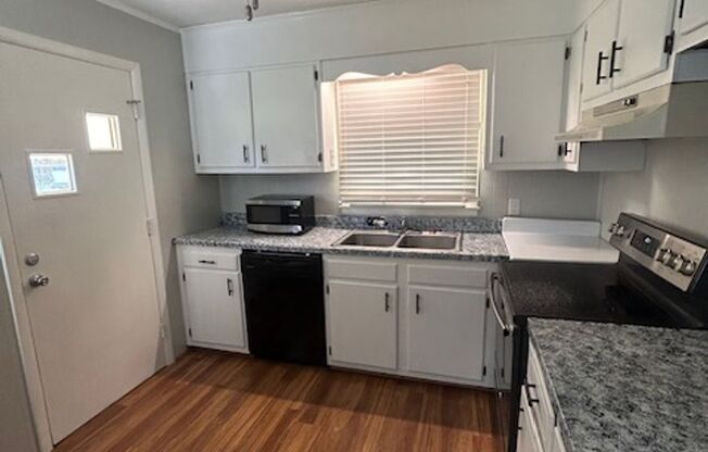 3 beds, 1 bath, $1,300