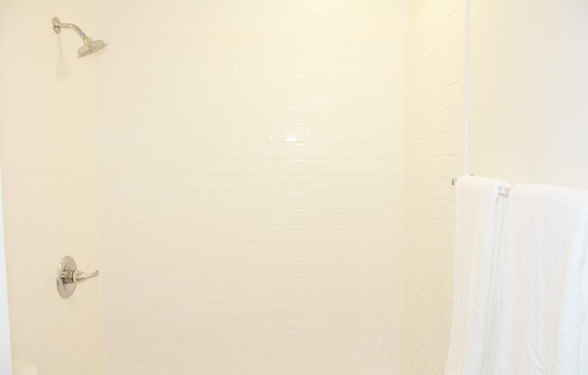 1 bed, 1 bath, 640 sqft, $1,795, Unit 215