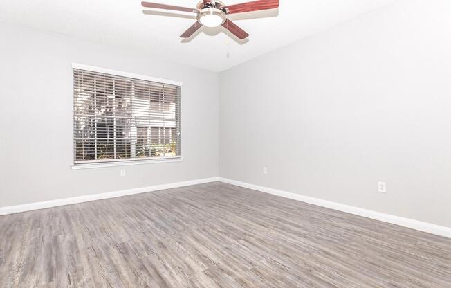 2 beds, 1 bath, 1,010 sqft, $1,205