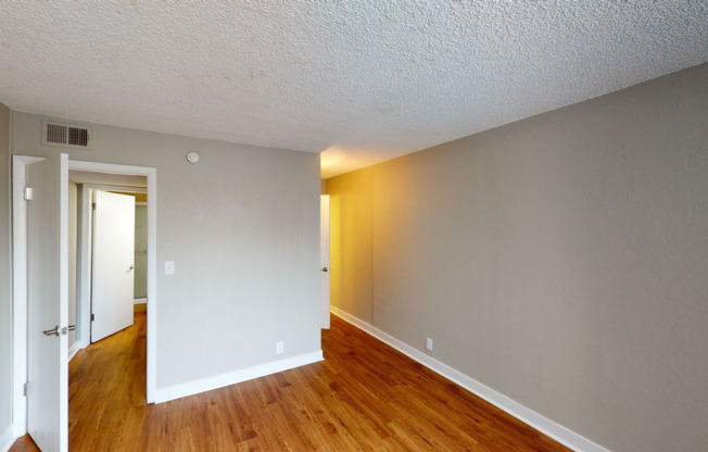 2 beds, 2 baths, 928 sqft, $1,120, Unit 1945 Peoria St #101