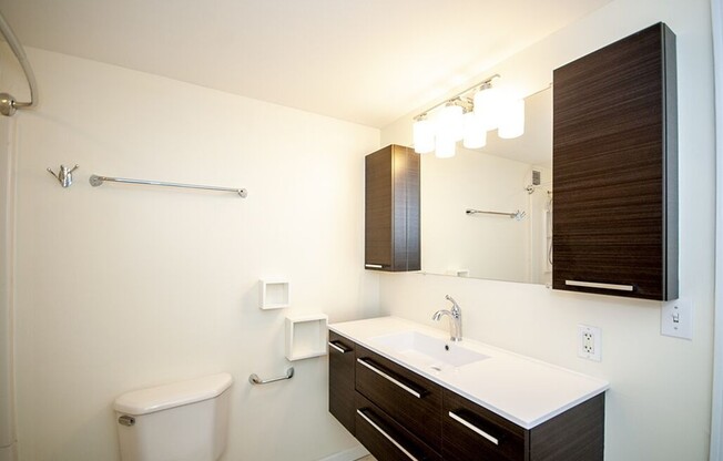 2 beds, 2 baths, 1,014 sqft, $4,100, Unit 1521