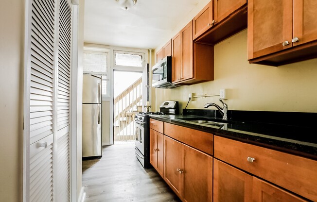 2 beds, 1 bath, 1,000 sqft, $1,495, Unit 4232 1/2 - 2E