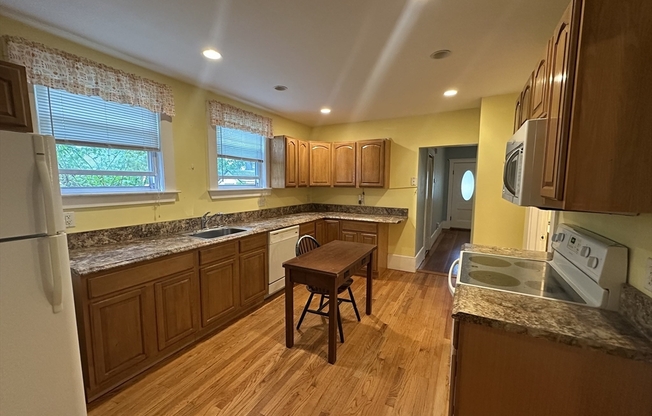 24 HILLSIDE AVE
