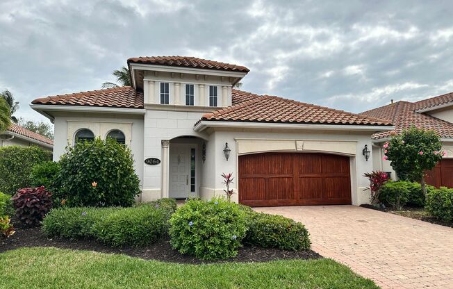 Luxury Coach Home with Pool in Fiddlers Creek