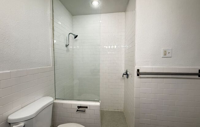 2 beds, 1 bath, 954 sqft, $1,654, Unit RRO-113