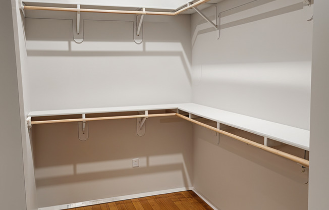 1 bed, 1 bath, 1,093 sqft, $1,585, Unit 208