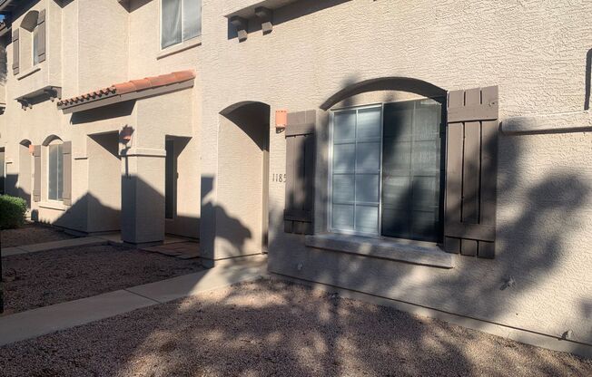 Ready Now!! 3BR 2.5BA located in Chandler - Cross Streets: Warner/Alma School