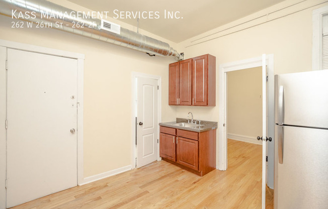 262 W 26 ST