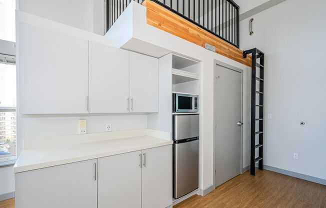 Studio, 1 bath, 182 sqft, $1,299, Unit 603