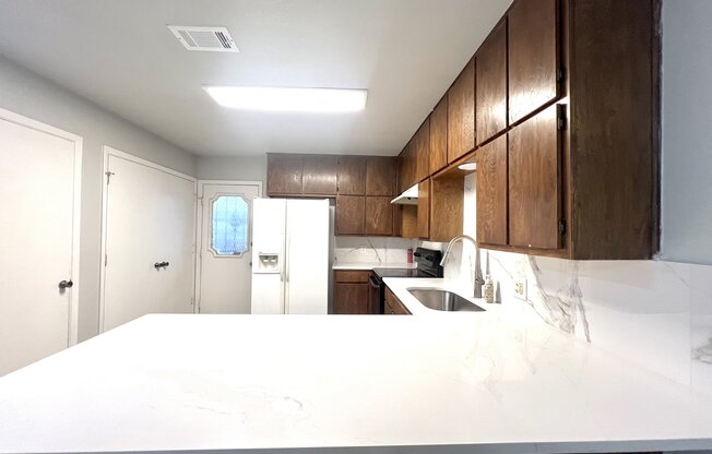 2407 VENTURA DR