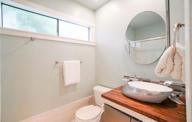 Beautiful Large 2+2, Balcony, Central AC ~ 1 MONTH FREE