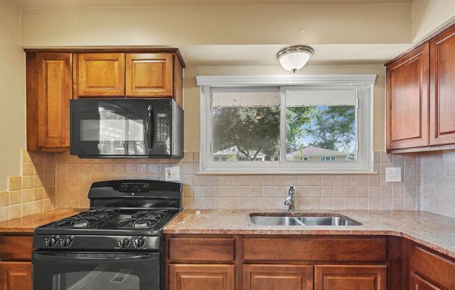 BEAUTIFUL 3 BED 1.5 BATH HOME  IN OAK PARK MI