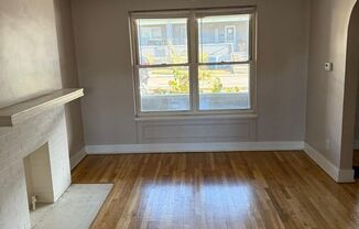 3 beds, 1 bath, $1,700, Unit 221