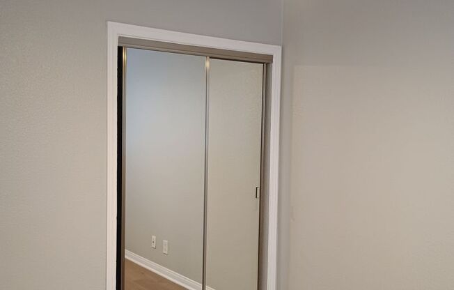 2 beds, 1 bath, 800 sqft, $2,250, Unit 320-03