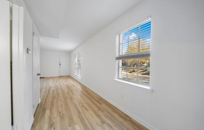 Studio, 1 bath, 300 sqft, $721, Unit 3