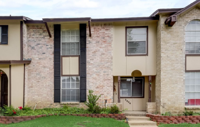 2304 LONG RDG LN