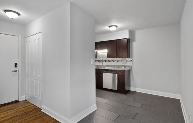 1 bed, 1 bath, 581 sqft, $1,850, Unit 504