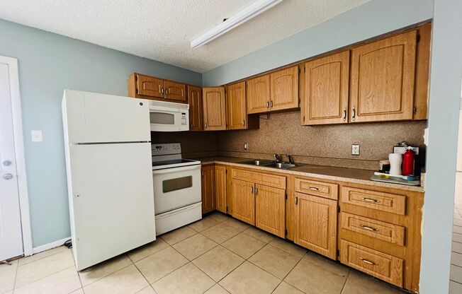 3 beds, 1 bath, $1,995