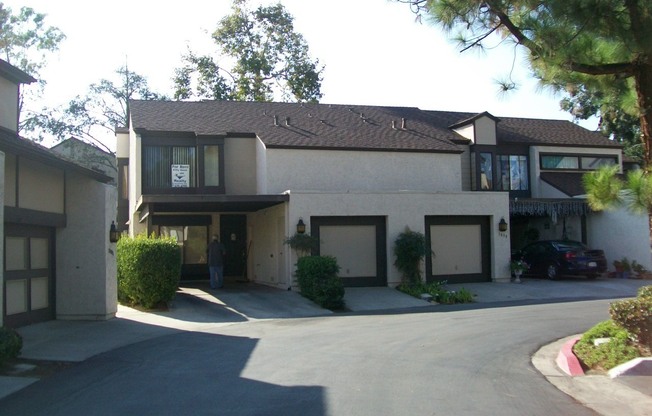 Large 2 Bed 2 Bath Townhouse