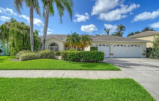 4bd/3.5b Rental in Stoneybrook Estates. Pet-friendly. Heated Pool. 3-Car Garage.