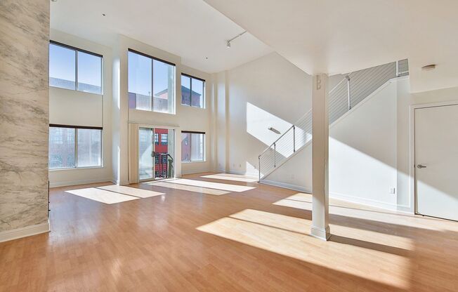 Chic Live/Work Loft!! 1 Bed & 2 Baths w/ Office Alcove in SOMA ~Garage Parking Jules Clark ~ AMSI