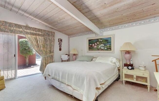 6 beds, 4 baths, $8,395