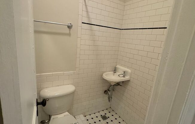 Studio, 1 bath, $950, Unit # 1