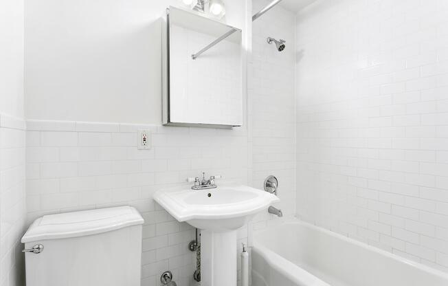 1 bed, 1 bath, $4,100, Unit 4-B